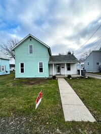 Building Photo - 2 Bedroom 1 Bath Home Syracuse, IN