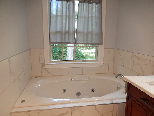 Building Photo - GORGEOUS NE 4/2.5 on 1 Acre w/ Fenced Yard, Garage, Washer/Dryer, Spa Tub, Stainless Appliances, ...