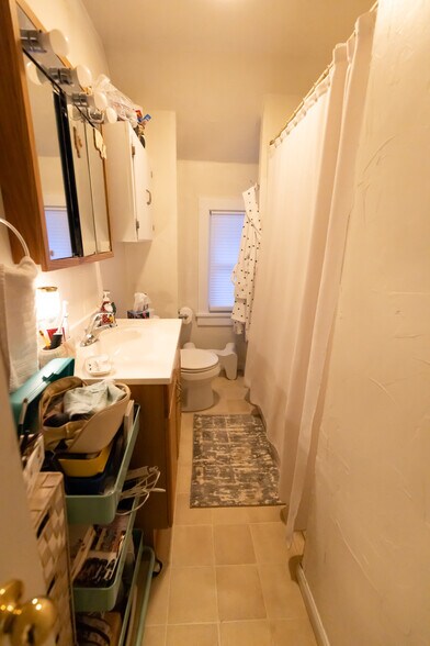 Bathroom - 323 N Bennett St