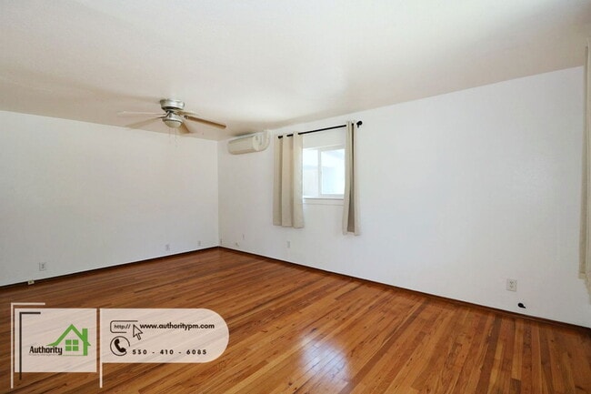 Building Photo - 3388 Hickory St