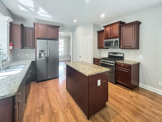 Building Photo - Stunning 5-Bedroom Executive Home in Kennesaw’s Preserve Falcon Hills!
