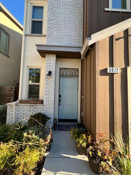 Building Photo - 5972 Diamond Way