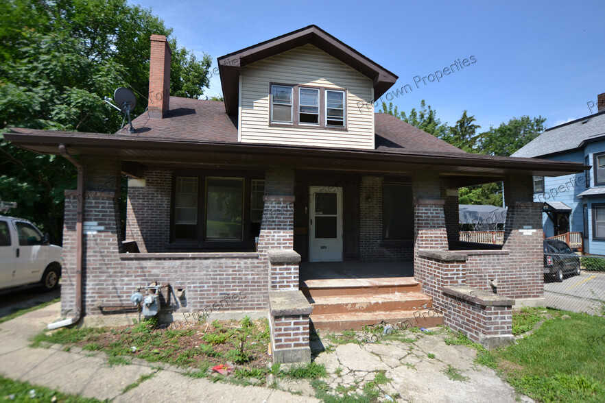 Primary Photo - 1015 Richards St