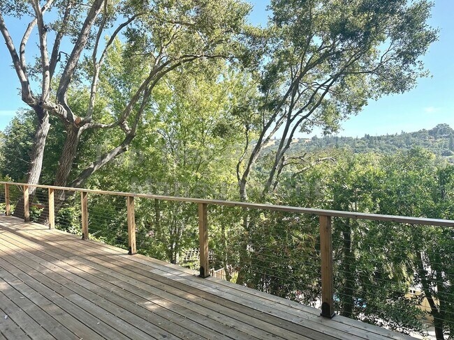 Building Photo - Beautifully Remodeled 4 Bedroom / 3 Bath /...