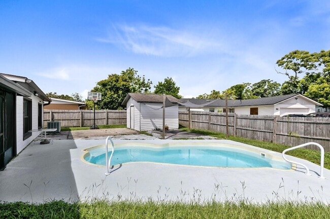 Building Photo - 10625 Bresslyn Blvd