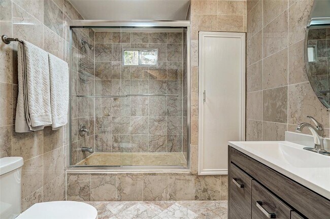 Building Photo - 8804 Mountain Ridge Dr
