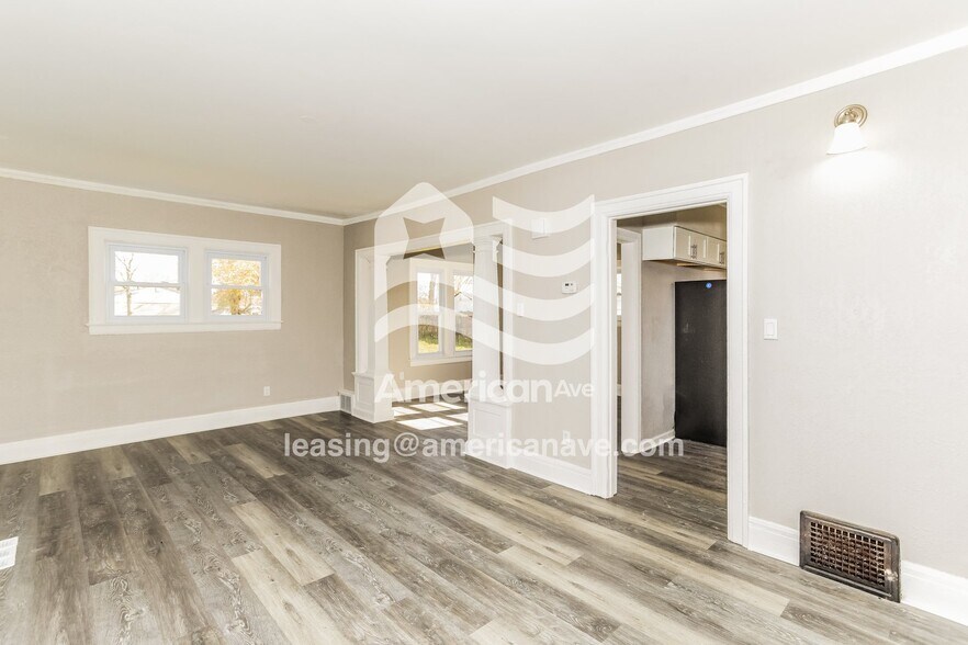 Building Photo - 208 N Walnut St