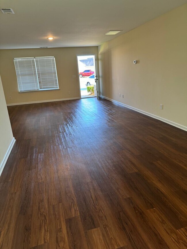 Building Photo - 32 Amber Dr