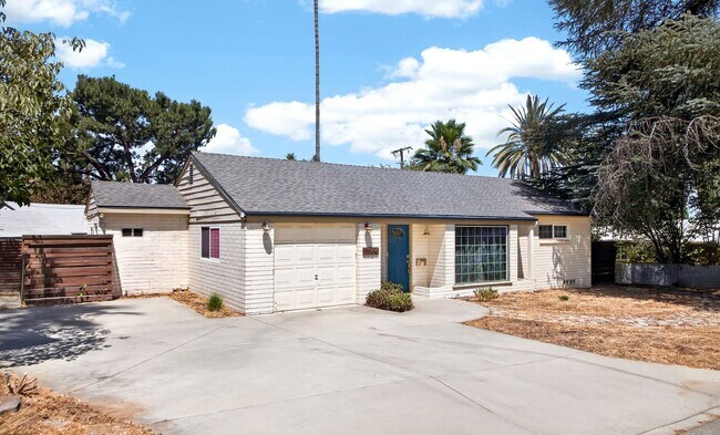 Building Photo - Walk to LLU! Fully-Furnished Updated Single-Story