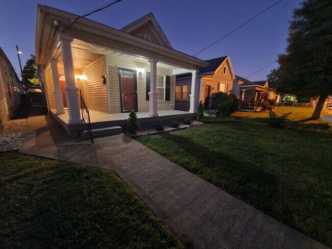 Building Photo - 525 Lilly Ave