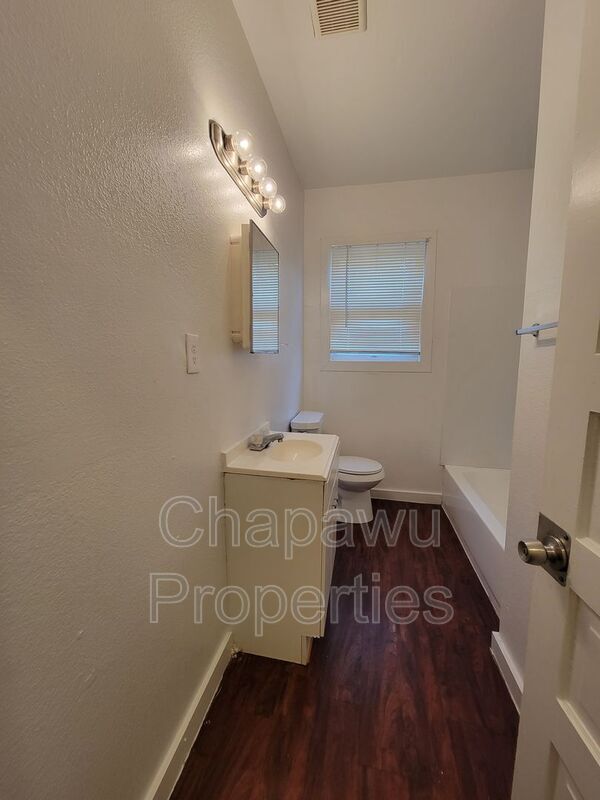 Building Photo - 1111 Gibbs
