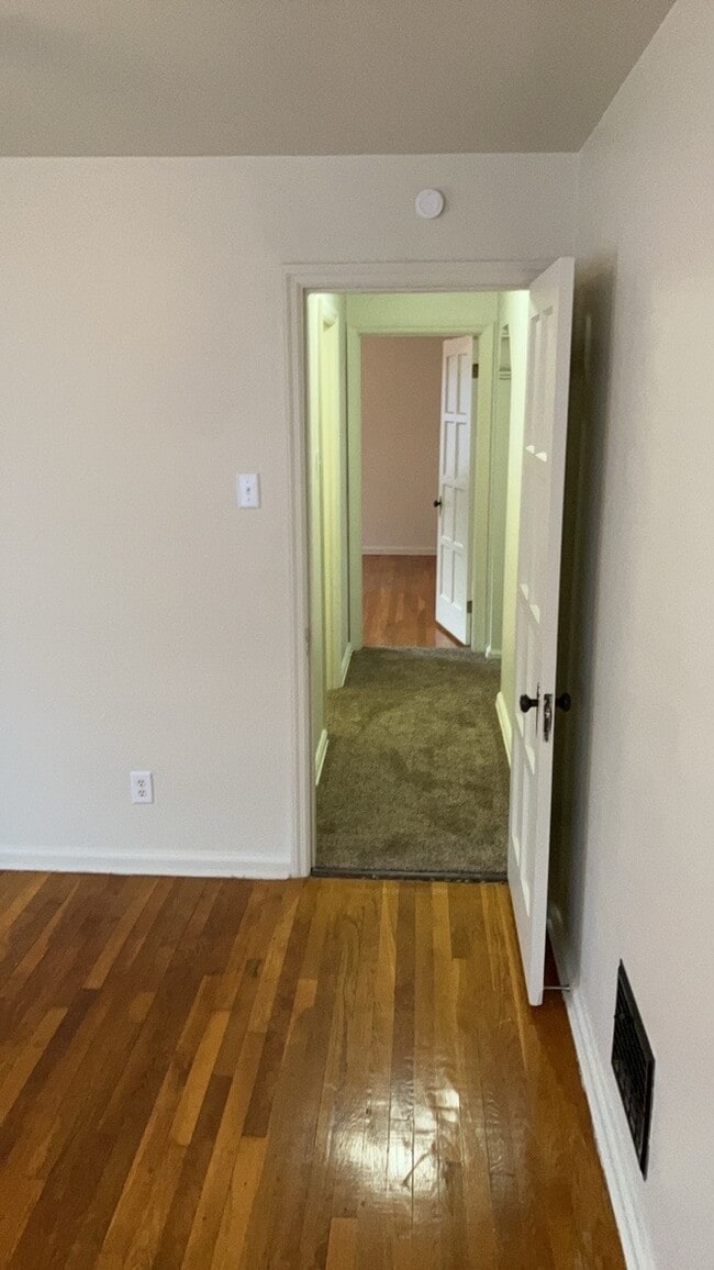 Building Photo - 1076 Sherwood Dr