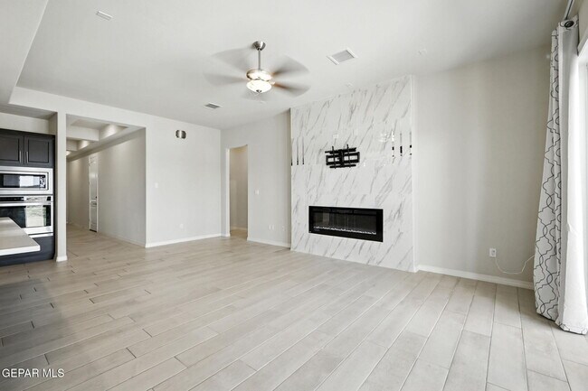 Building Photo - 14937 Tierra Mirage Ave