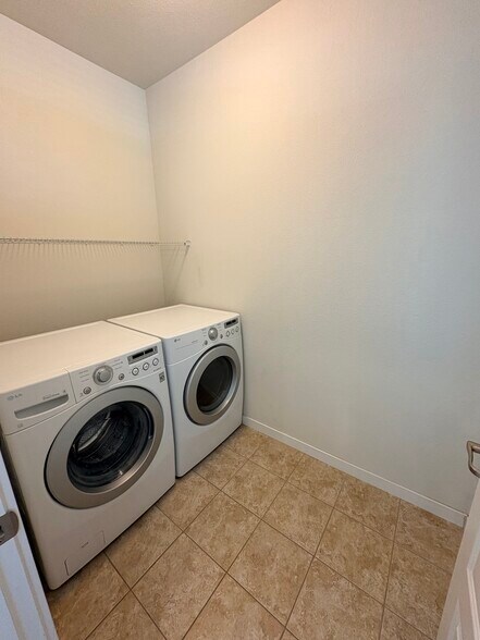 Building Photo - 4971 Valentia St