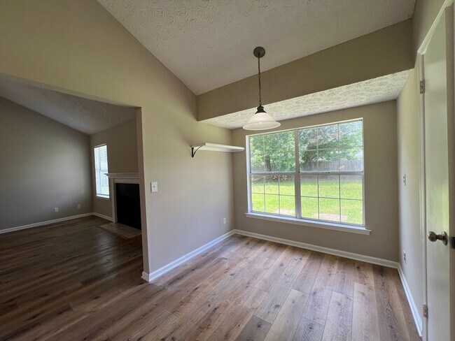 Building Photo - 3 bedroom 2 bath in Goshen Hills