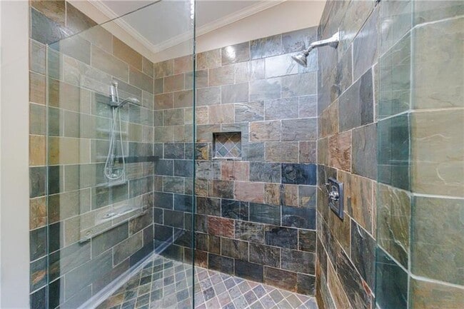 Building Photo - 2311 Pembrook Pl NE