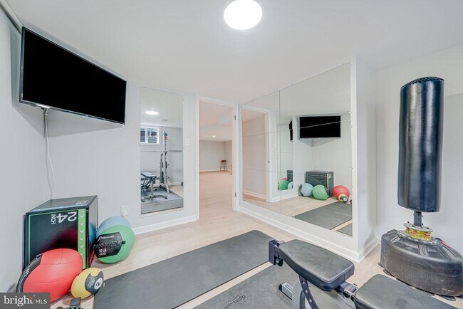 Building Photo - 6812 Beechview Dr