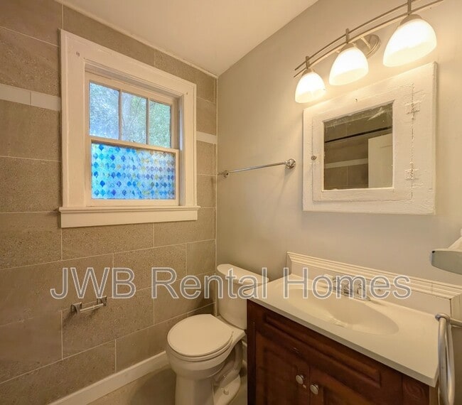 Building Photo - 2248 Dellwood Ave