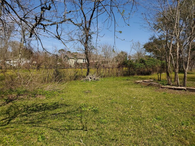 Building Photo - 223 S Willow St