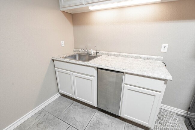 Building Photo - 3 Chambord Dr