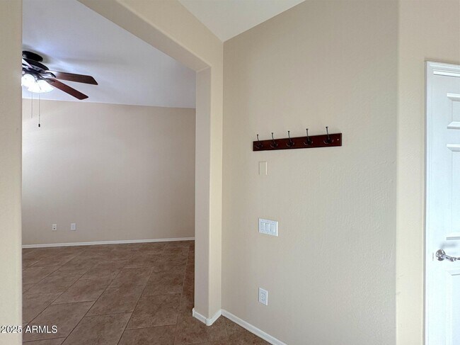 Building Photo - 5424 W Hobby Horse Dr