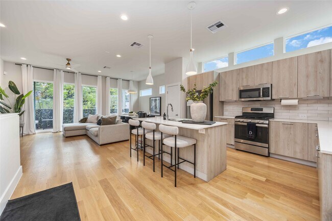 Building Photo - 5310 Suez St