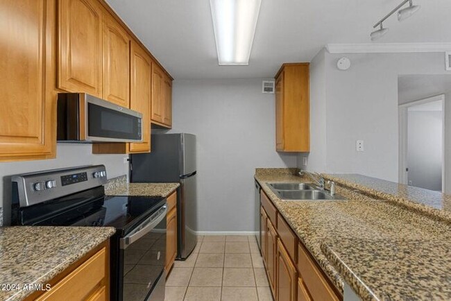 Building Photo - Single Level 3 bedroom Condo In Scottsdale!