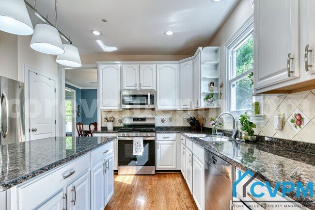 Building Photo - 13017 Weiss Dr