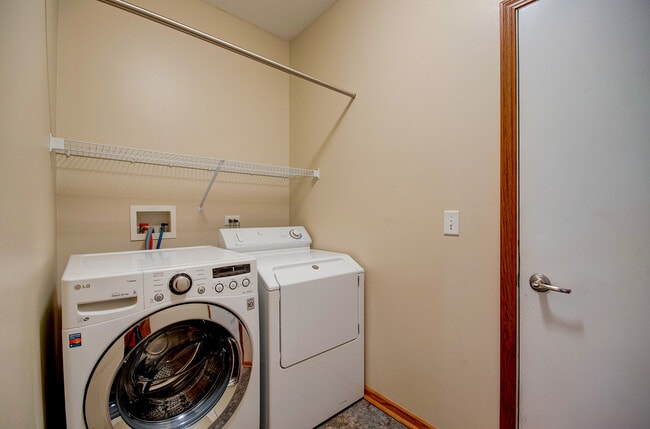 Building Photo - 520 Frieh Dr