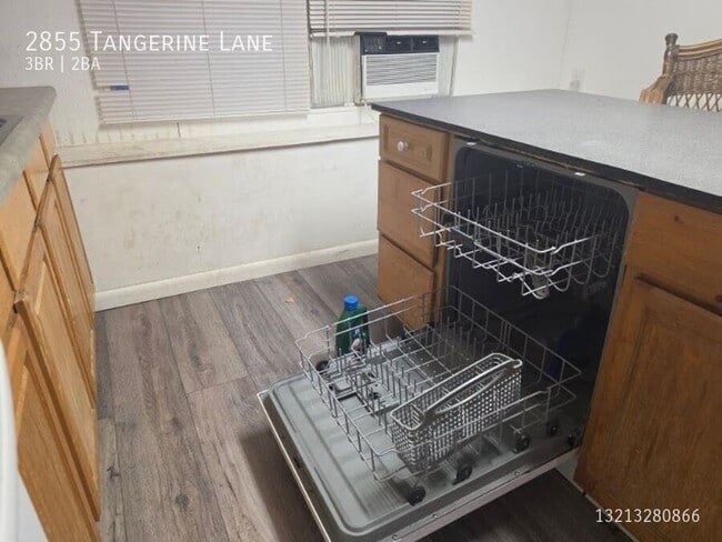 Building Photo - 2855 Tangerine Ln