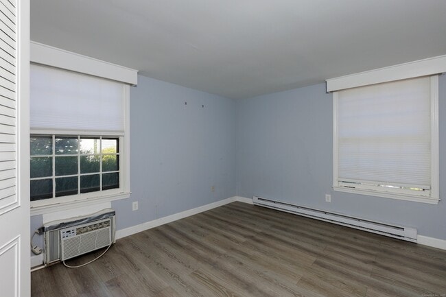 Building Photo - 20 River Colony