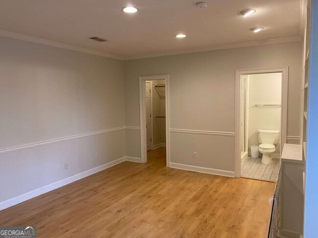 Building Photo - 7155 Roswell Rd