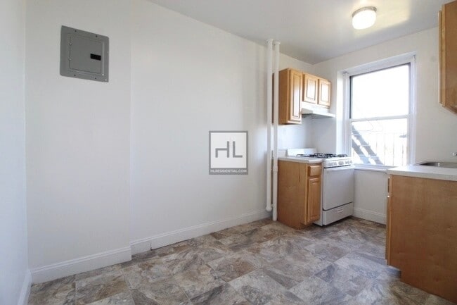 Building Photo - FORT HAMILTON PARKWAY _ Large 1-Bedroom