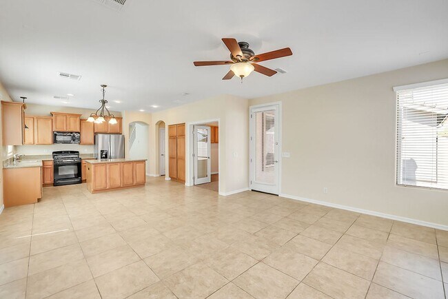 Building Photo - Great Queen Creek Location!