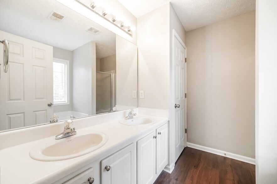 Building Photo - 109 Alessie Dr