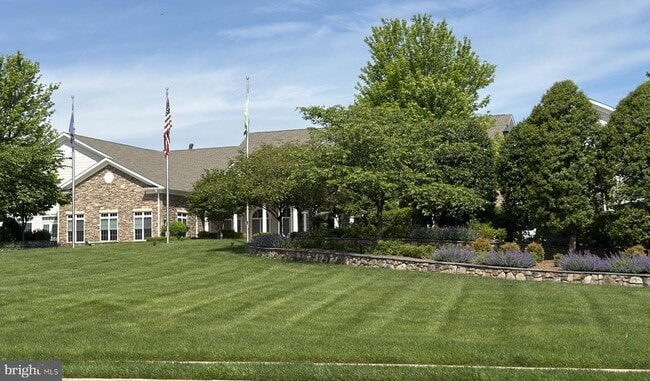 Building Photo - 44342 Oakmont Manor Square