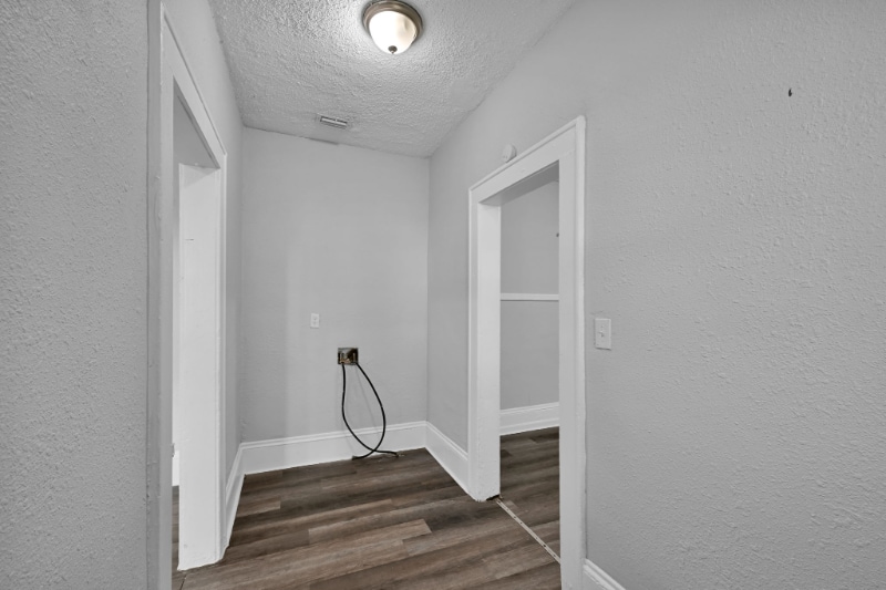 Building Photo - 326 Basswood St