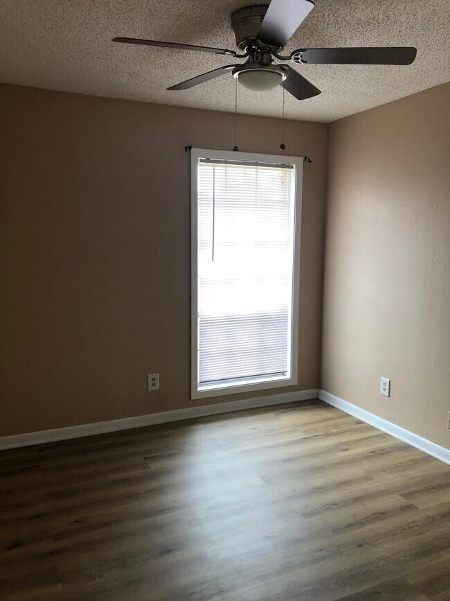 Building Photo - 123 Highland Dr