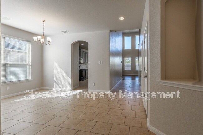 Building Photo - 5167 Top Ridge Ln