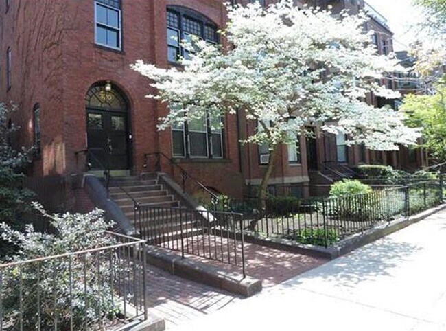 Building Photo - 370 Marlborough St