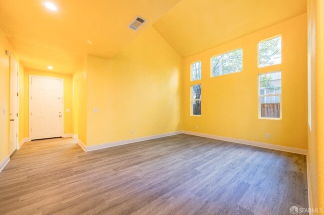 Building Photo - 5476 Summerfield Dr