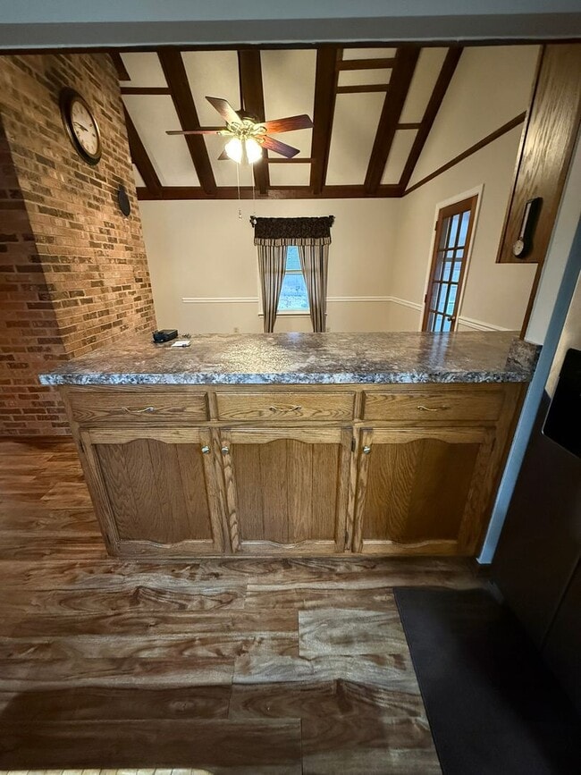 Building Photo - Rent free December ! Sign a lease in December and enjoy the rest of the month free!