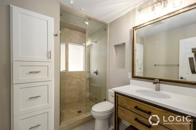 Building Photo - 195 E Roundtoft Dr