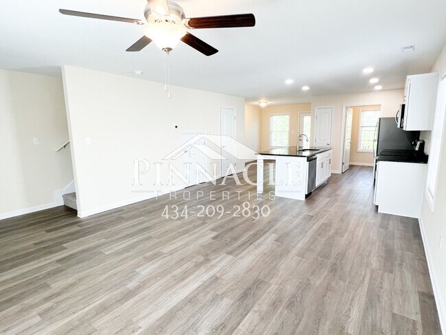 Building Photo - 2325 Tazewell Ave