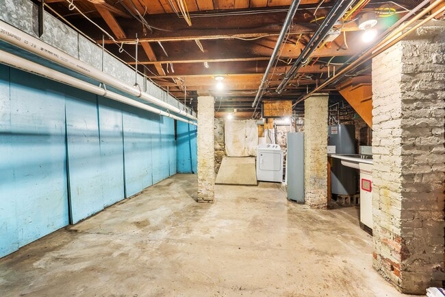 Building Photo - 105-107 Richards