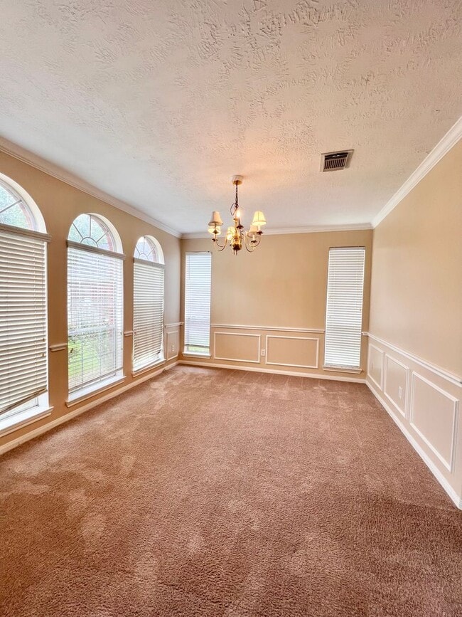 Building Photo - 16735 Village View Trail