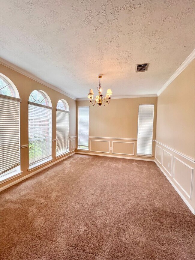 Building Photo - Spacious Home with Pool in Sugar Land, TX