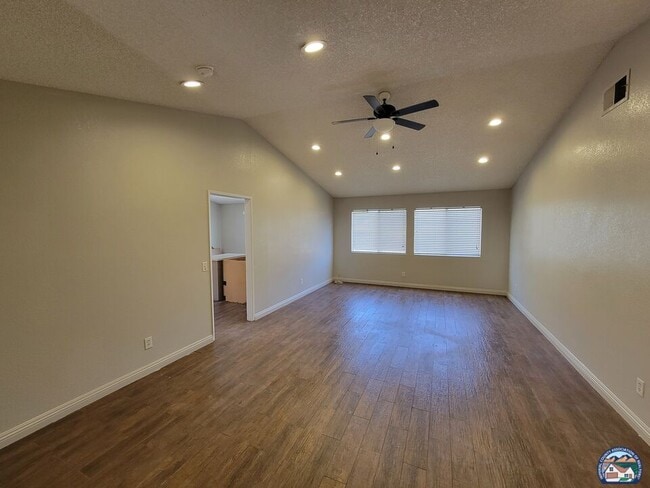 Building Photo - 861 W Legion Rd