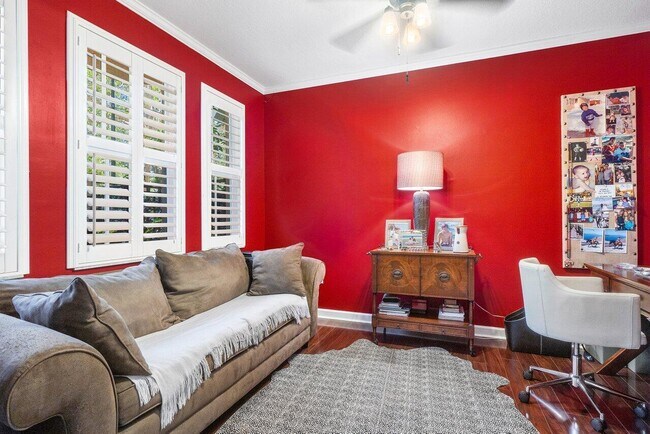 Building Photo - 11756 Valencia Gardens Ave