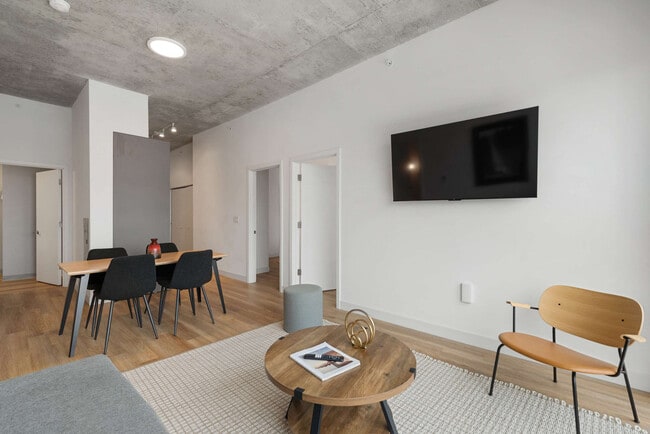 Building Photo - 853 W Blackhawk St